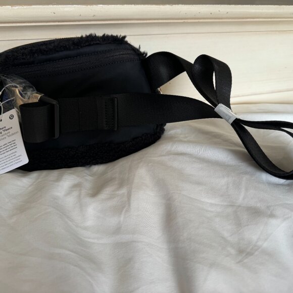 NWT, Lululemon Everywhere Belt Bag - Fleece, Black - Gold Hardware - Picture 13 of 14